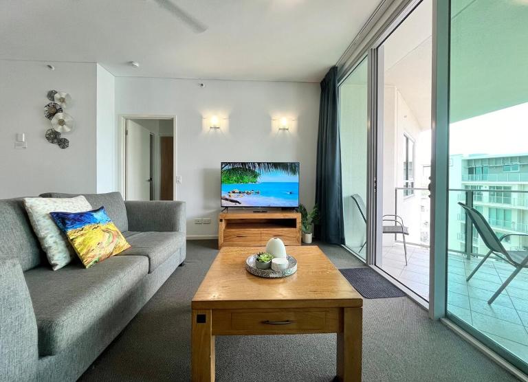 '117' Impressions By The Sea - 2BR 2BA Pool Gym CarPark - B&B Cairns