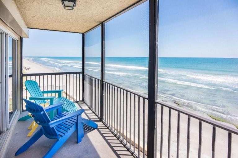 You cannot get any closer to the beach! 2BR condo - B&B Satellite Beach