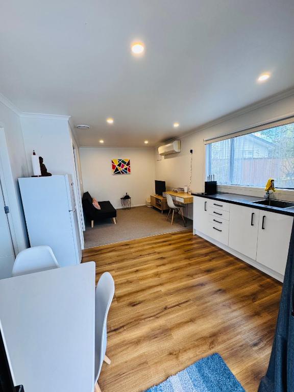 Modern 1 bedroom guest house - B&B Upper Hutt