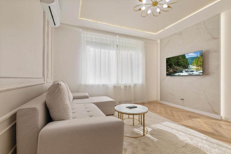 Elegant 1BR Apt with AC - B&B Bratislava