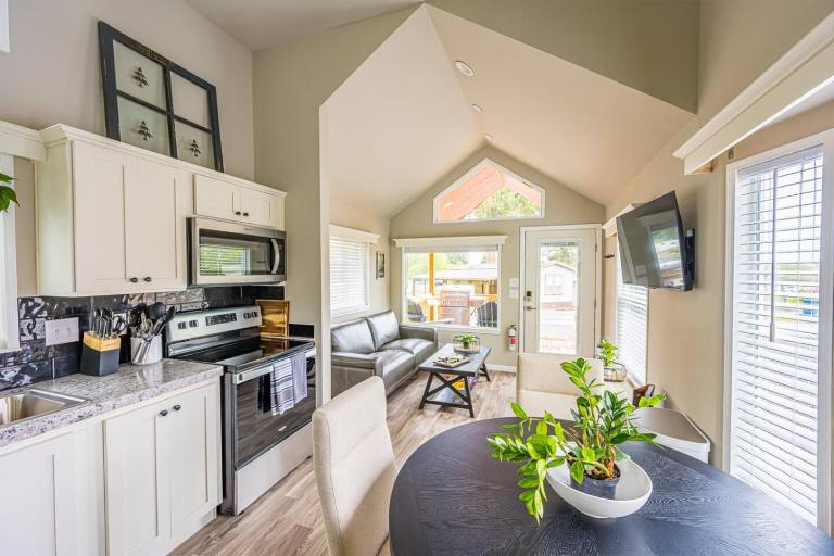 Rainforest Tiny Home Retreat Farm House - Ferienwohnung Forks