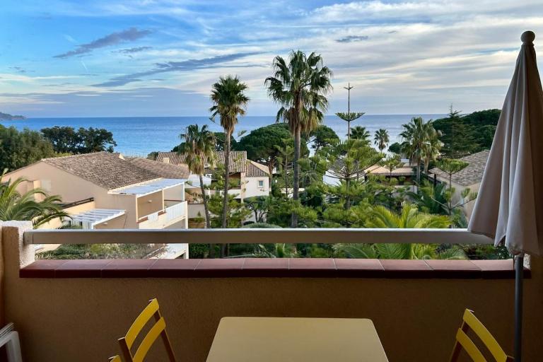L'Anse de Pramousquier T2 Vue Mer ! Bord de plage - B&B Le Lavandou