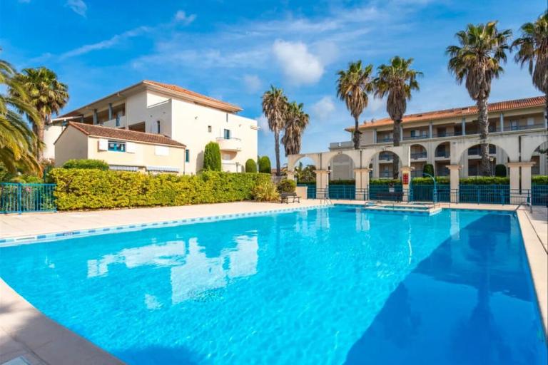 Domaine d'Azur - Renovated 1BR with Terrace Pool & Garage - B&B Le Lavandou