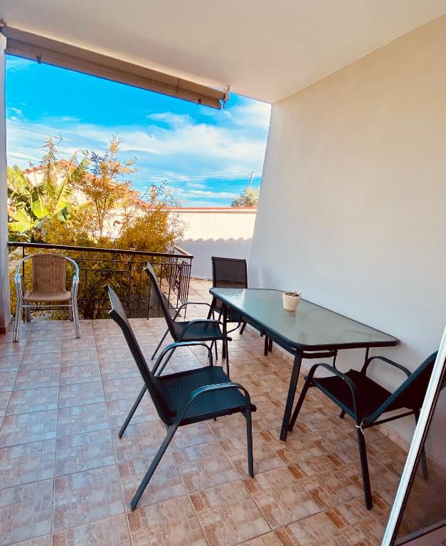 Christinas house near Athens airport-port-sea - Ferienwohnung Artémida