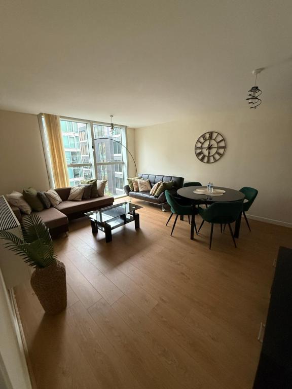 Central Hub Flat - B&B Milton Keynes