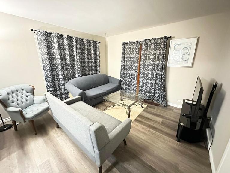 A Quiet and decent 3 bedroom apartment - B&B Kirkland Lake