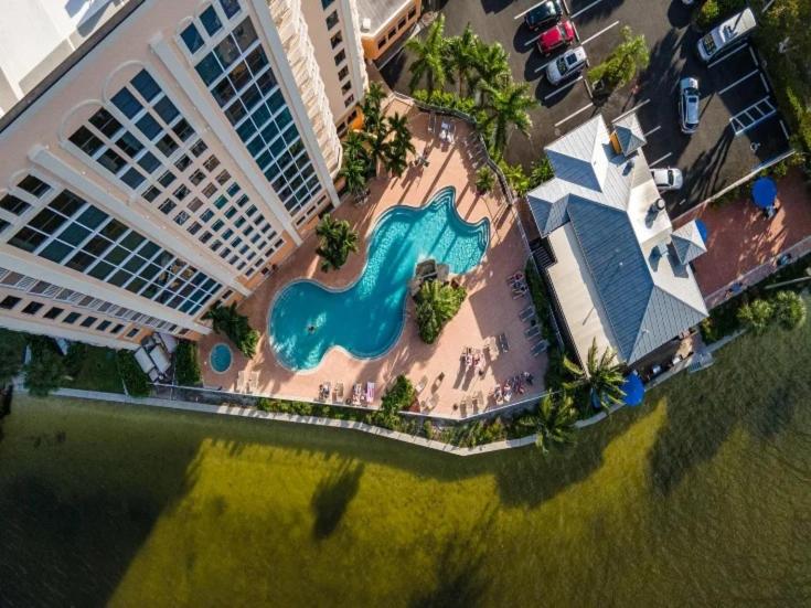 Perfect Island Escape - Beach, Pool, Restaurant & More! -FMB Condo Island Paradise - Roelens - B&B Fort Myers Beach