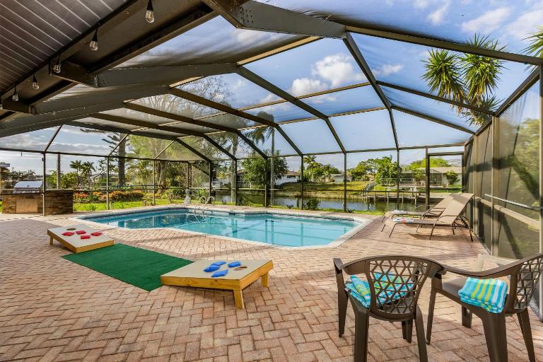 Villa Mahana - Family-friendly salt water electric-heated pool home w/Gulf access - SWFL Rentals - Chambres d'hôtes Cape Coral