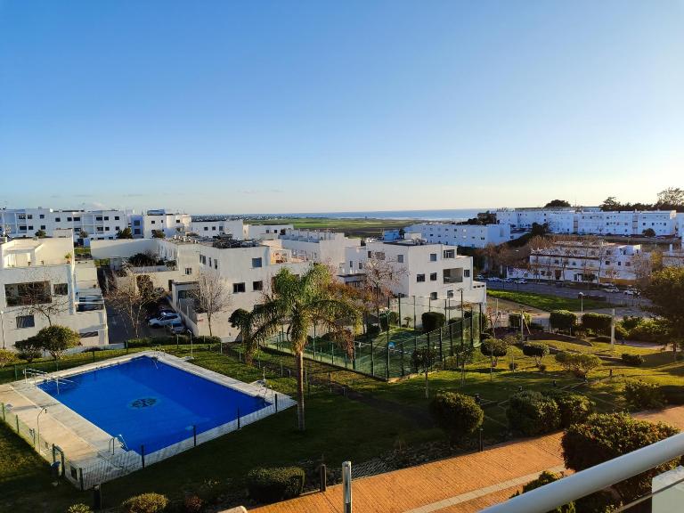 Apartamentovistasconil, ático con piscina, jardín, pista de pádel y solárium - B&B Conil de la Frontera