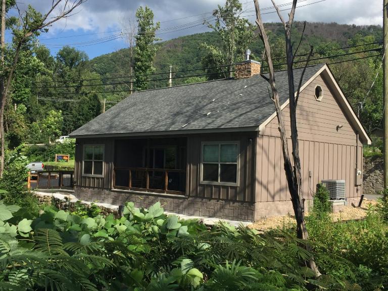 Roaring Fork Retreat by Olde Gatlinburg Rentals - B&B Gatlinburg