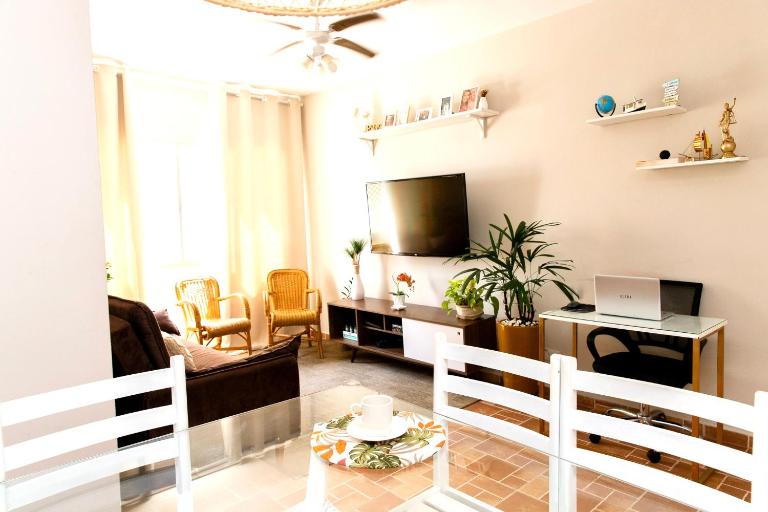 Imperdível Apartamento Completo a 5 Minutos da Praia com Garagem e Ideal Para Lazer e Trabalho Remoto - Ferienwohnung Guarujá