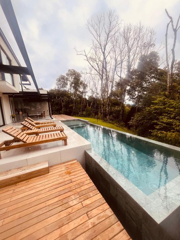 Paraíso em Rancho Queimado com piscina aquecida - B&B Rancho Queimado