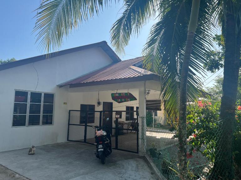 Kiram Homestay - B&B Pantai Cenang
