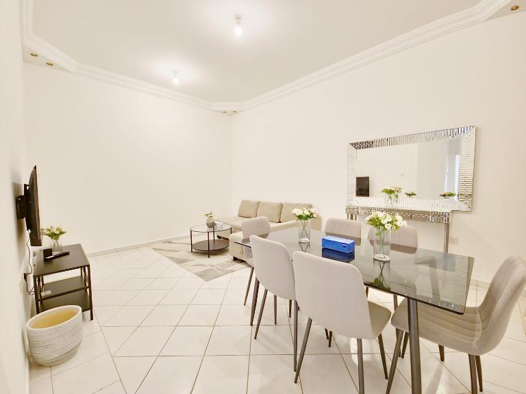 HARF22-G01-02 Cozy 2BR Apt in Abu Dhabi city - B&B Biţnah