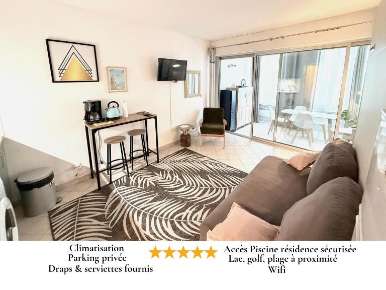 Ponant La Grande Motte Cosy Studio 4 pers Parking,Clim,piscine, Golf, Plage - Bed and Breakfast La Grande-Motte