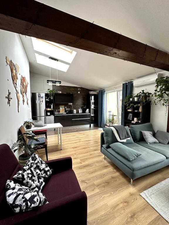 Cozy penthouse apartment in Old Town Bratislava - Bed and Breakfast Bratislava