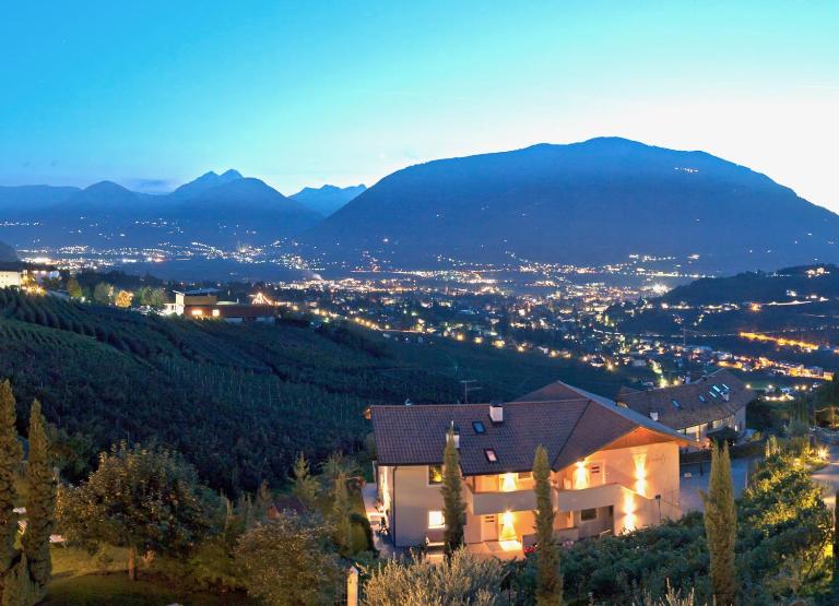 Ferienwohnungen in Schenna nahe Meran mit Pool, Panorama und direktem Zugang zu Wanderwegen - Bed and Breakfast Schenna
