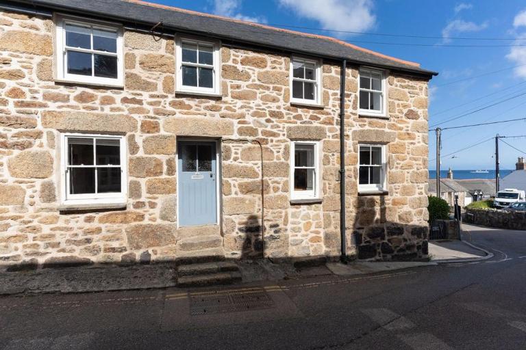 SeaView-2Br-Sleeps5-Cottage-FastWiFi-WoodBurner - B&B Penzance