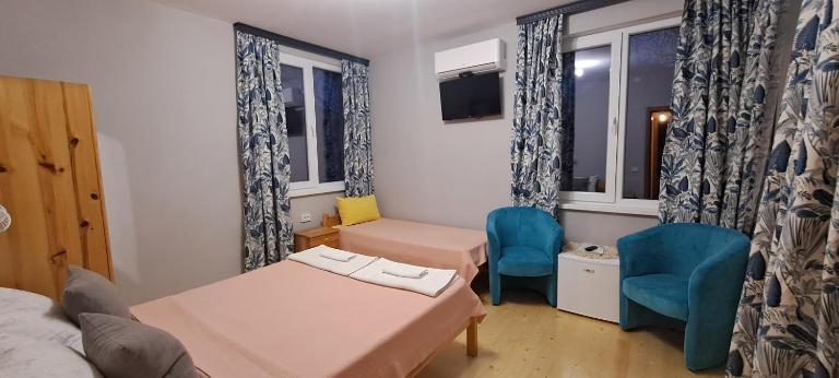 Къща за гости Марчела и ресторант - Chambres d'hôtes Gara Lakatnik