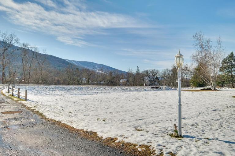 Homey Windham Condo: Hike & Ski the Catskill Mtns! - Bed and Breakfast Windham