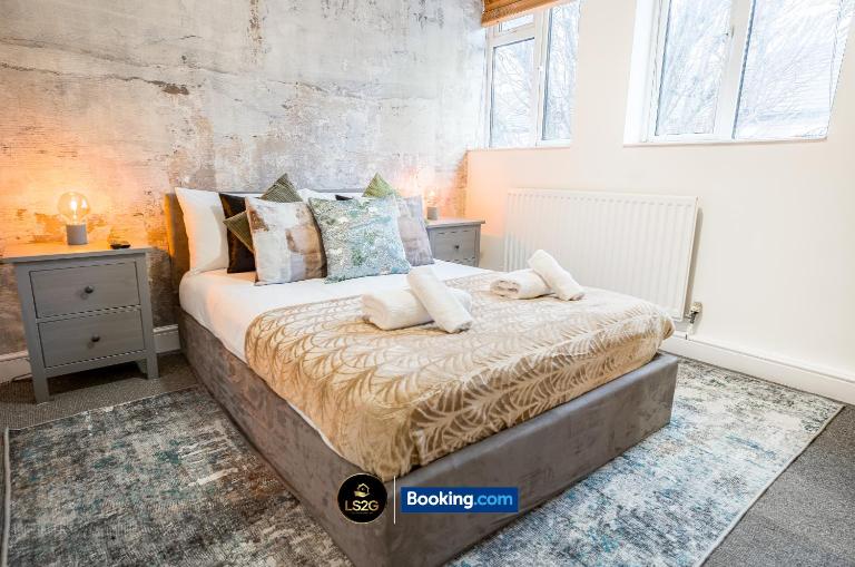 Spacious 3-Bed Apartment in Battersea by LS2G Stays - B&B London