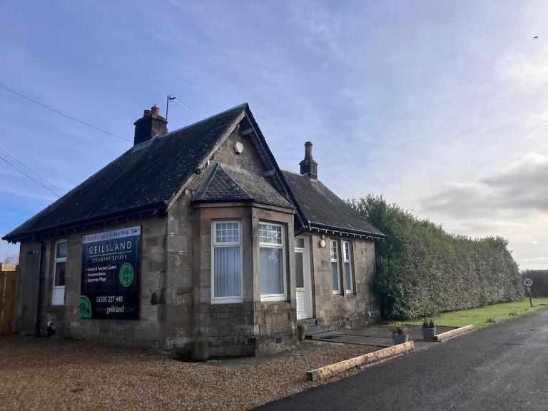 The Gatehouse, 2 bedroom detached cottage - B&B Beith