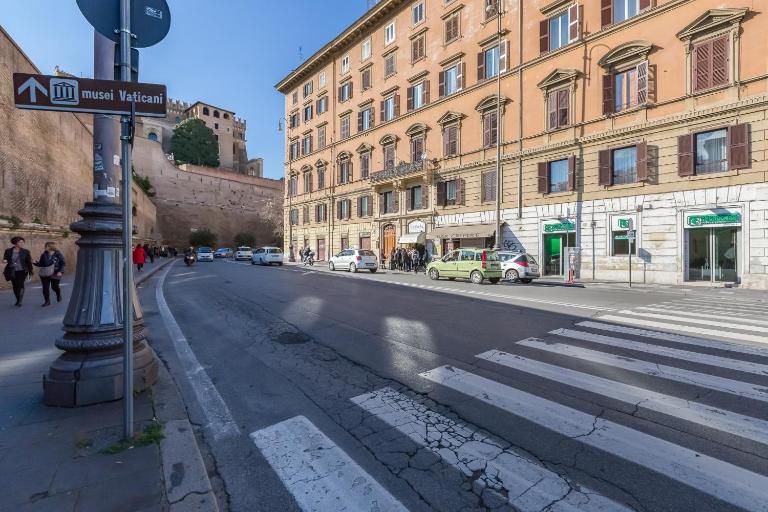 Manfredi House San Pietro - B&B Roma