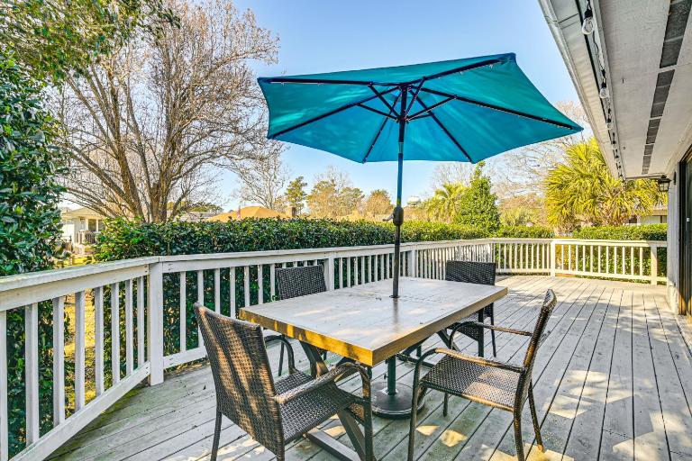 1 Mi to Broadway at the Beach: Home w/ Large Yard! - Chambres d'hôtes Myrtle Beach