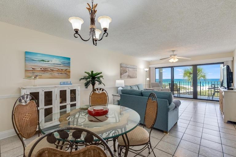 Moondrifter 305 - 2 BR - Oceanfront condo Sleeps 6 - Bed and Breakfast Panama City Beach
