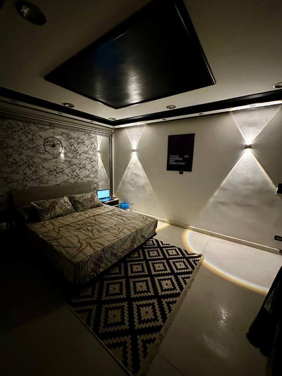 A private room exclusively for men, offering comfort and convenience for a relaxing stay - B&B Cairo