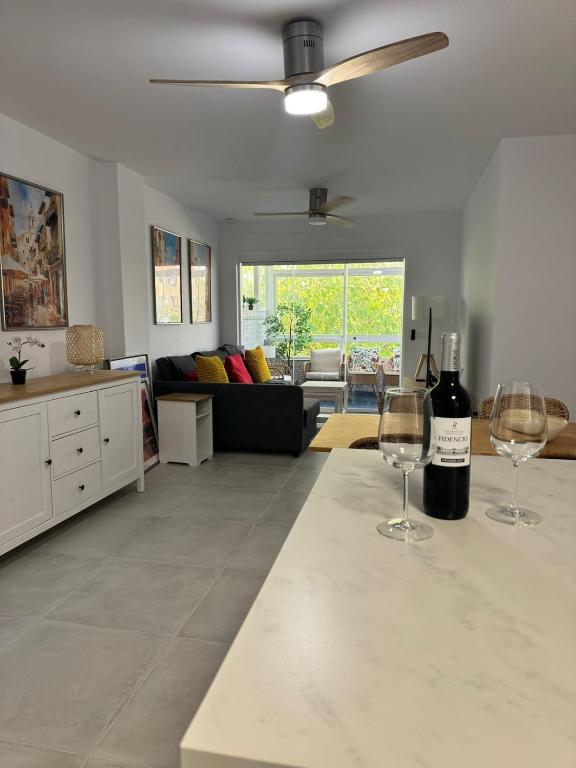 Comfortable spacious flat near station - B&B Torremolinos