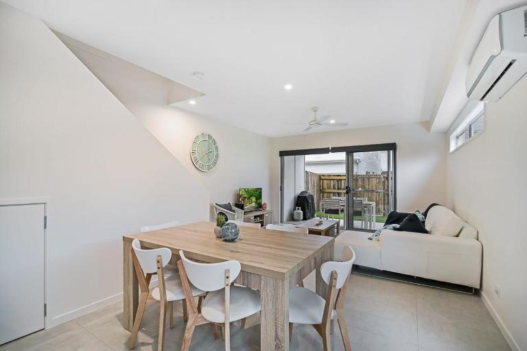 Suncoast Beach Drive Townhouses - B&B Eurombah