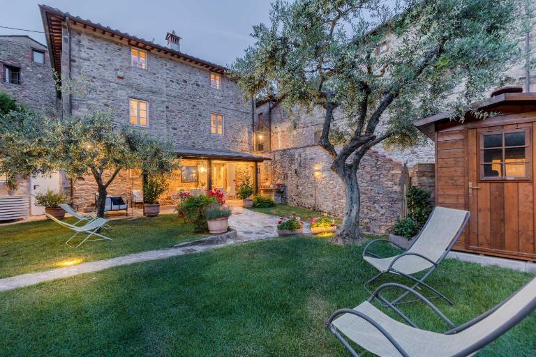 Dimora delle Camelie, a traditional stylish house - B&B Capannori
