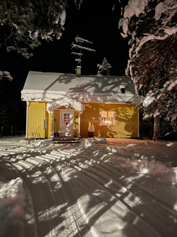 Mysigt hus på hästgård, strax utanför Kiruna - B&B Kiruna