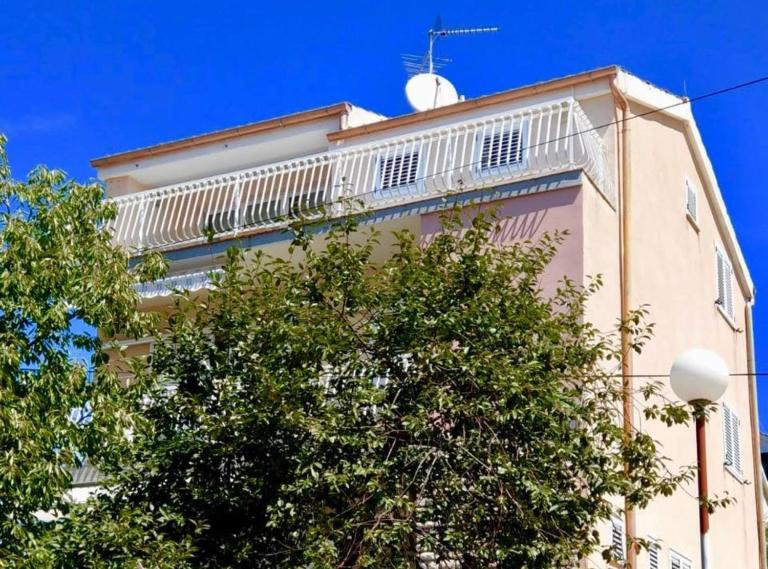 Apartment Belu - B&B Brodarica