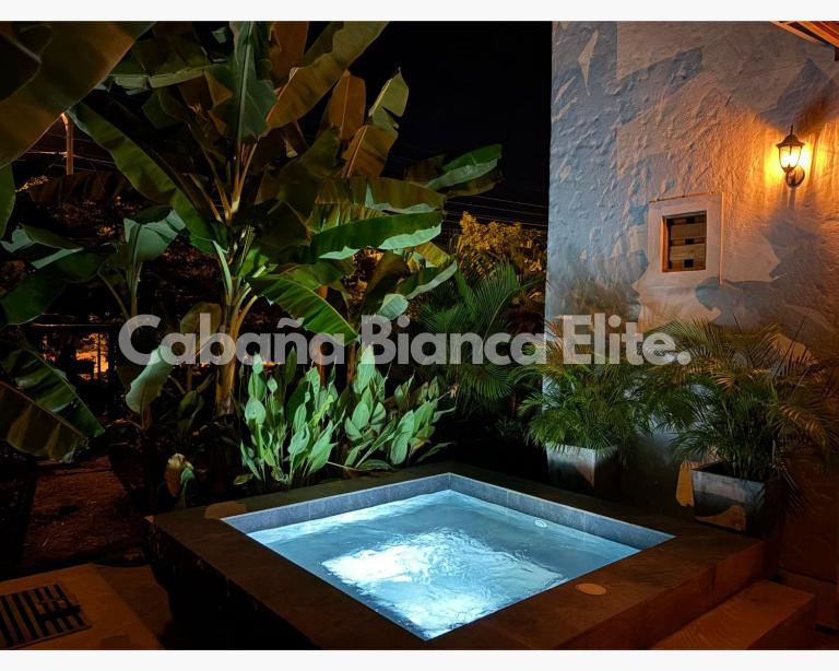 Cabaña Bianca Elite con jacuzzi privado! - B&B Melgar