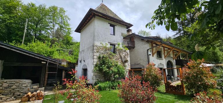 Domaine des moulins - La tour et son spa - B&B Villy-le-Bouveret