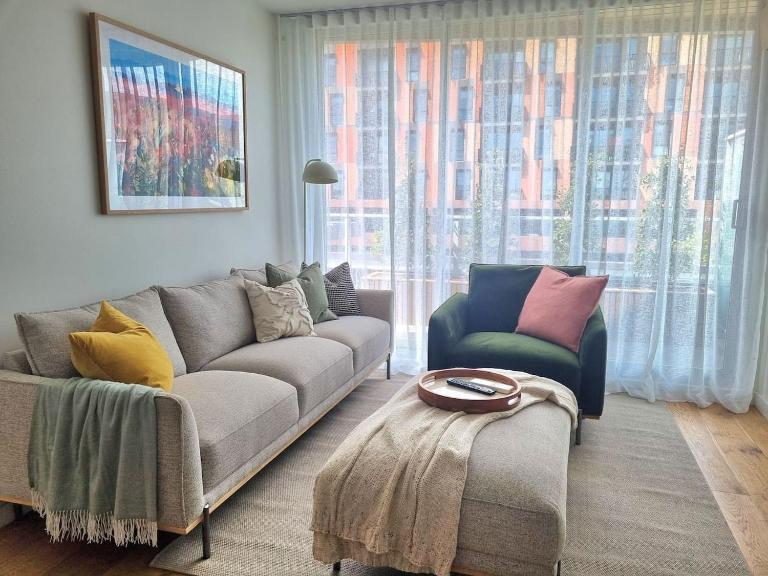 Regent Retreat Top floor apartment - B&B Melbourne