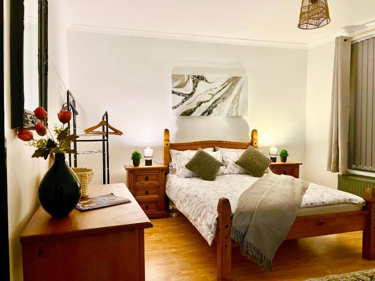 Cosy 3BDR In Levenshulme-Close To Manchester City Centre And Stockport Town- Free Parking- WiFi - Chambres d'hôtes Manchester