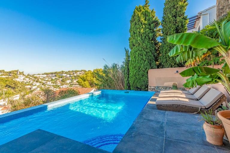 Villa Vistes piscina infinity vistas mar Baladrar - Bed and Breakfast Benissa