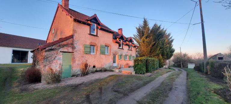 La petite maison de Chavroches - proche du Pal - B&B Chavroches
