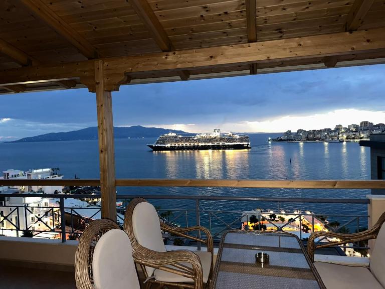 Hermes Luxury Penthouse - B&B Sarandë