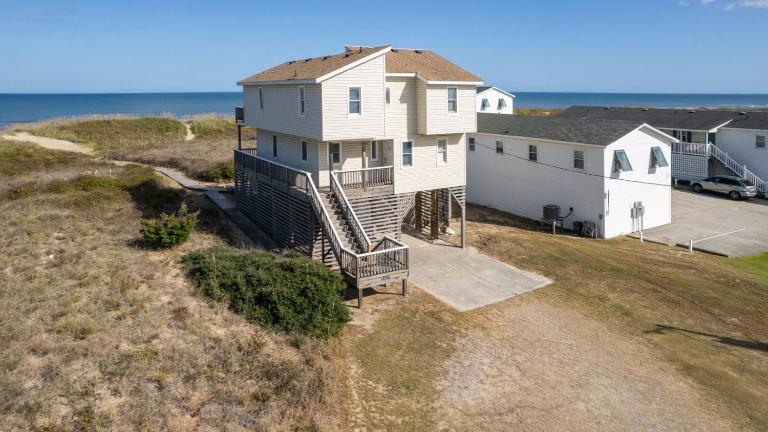 Summer Days 4 Bedroom Oceanfront Home - B&B Kill Devil Hills