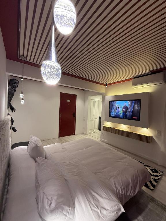 APOLO- luxury Modern Studio in Heart of zamalek visits allowed - Apartment 8B - Bed and Breakfast Caïro