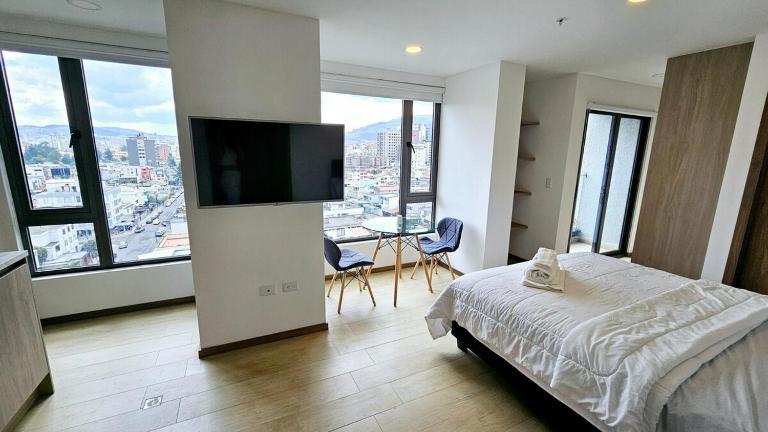 Suite de Lujo Tipo Estudio- Piso9 - La Carolina - B&B Quito