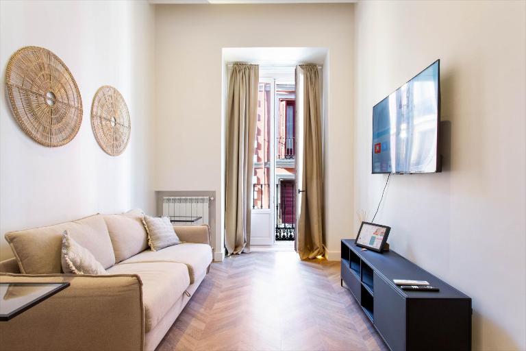 2- Hotel-style Duplex in Puerta del Sol - Central & Cozy - Bed and Breakfast Madrid