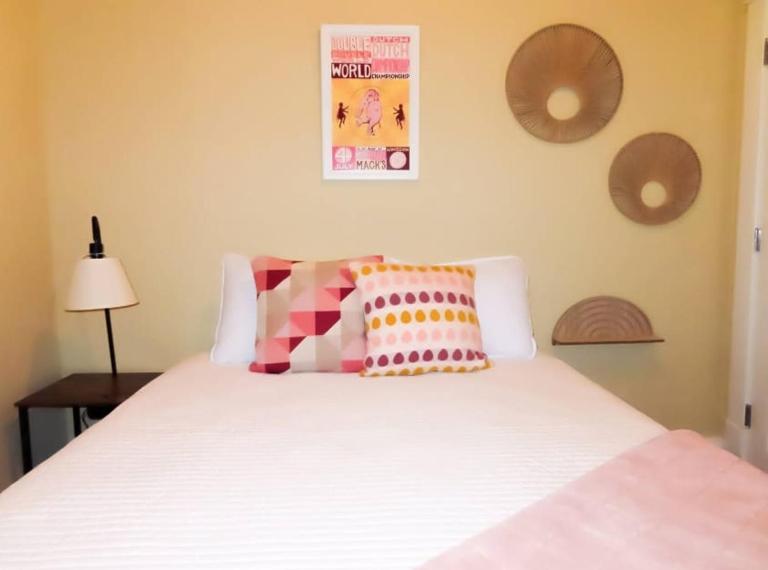 The Nook on Neil Walkable 3BR - B&B Columbus