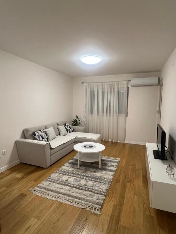 Cozy 1bd apartment Central point-GARAGE available 5e per day - Ferienwohnung Podgorica