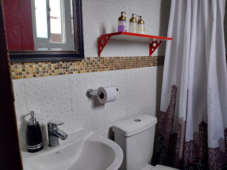 mini lolf una habitación con tres camas - B&B Iquique