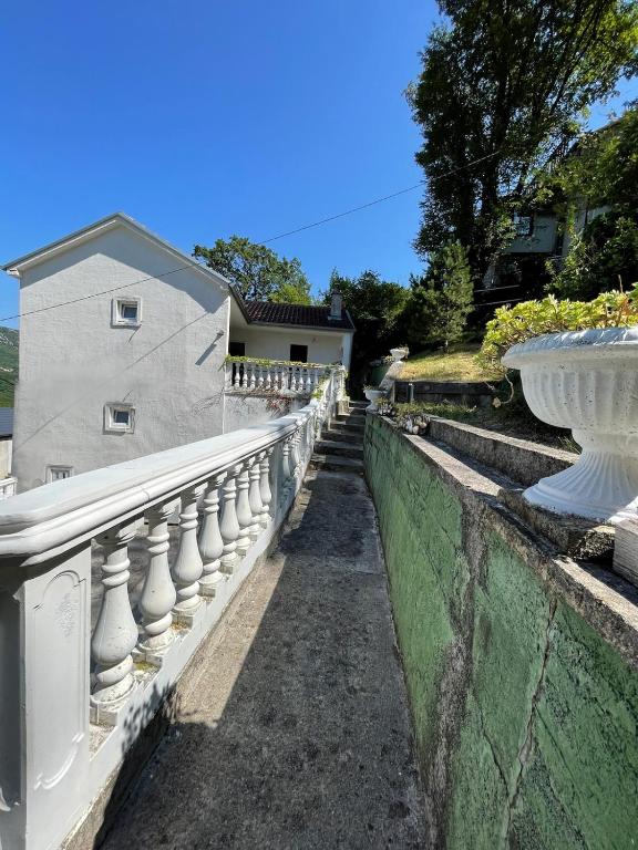 Large Villa for Families & Friends 5 Bedrooms Near Beach - Ferienwohnung Bribir